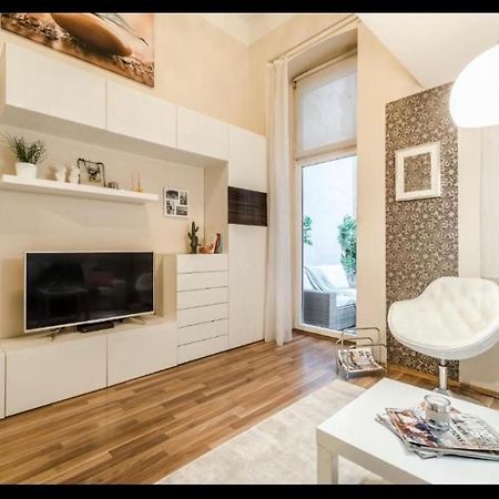 Center Studio With Sauna And Patio Apartment Budapest Ngoại thất bức ảnh