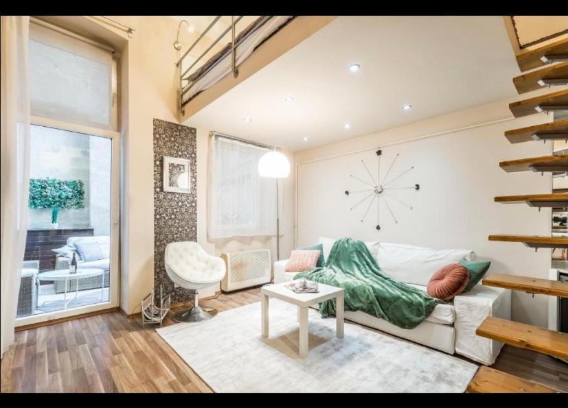 Center Studio With Sauna And Patio Apartment Budapest Ngoại thất bức ảnh